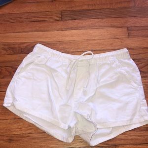 Elastic waist Aerie shorts.